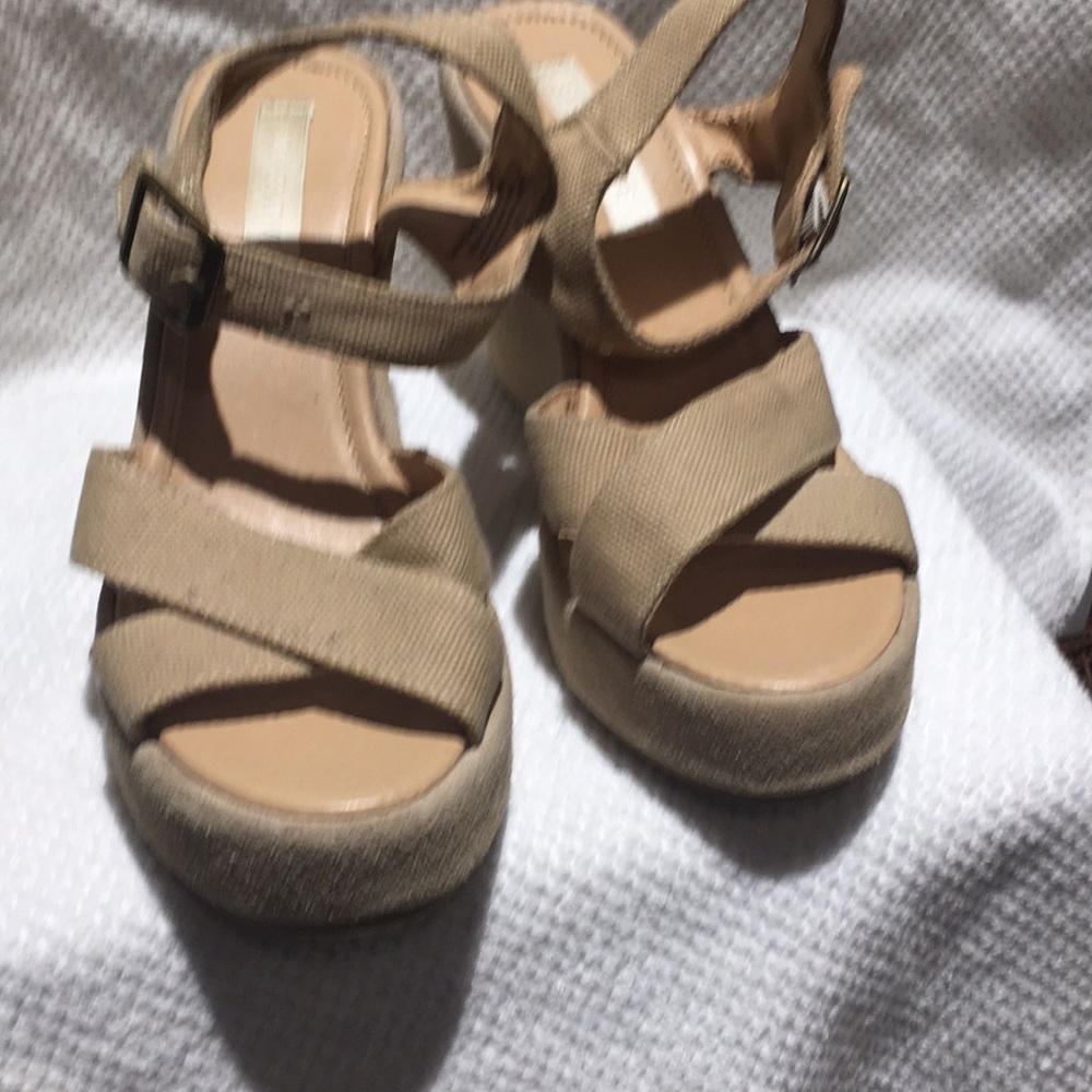 Cooperative women’s beige sandals